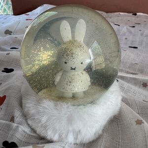 Miffy gold glitter and fluffy snow globe